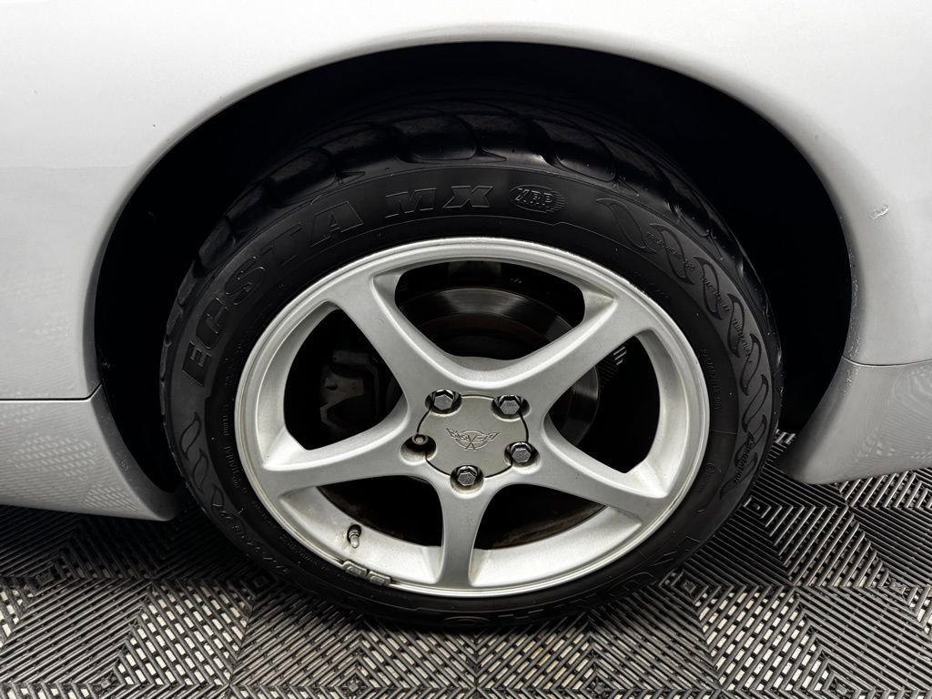 Used 2001 Chevrolet Corvette Coupe w/ Preferred Equipment Group2 image 20