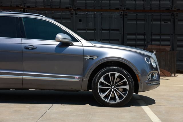 Used 2018 Bentley Bentayga AWD/4WD image 34
