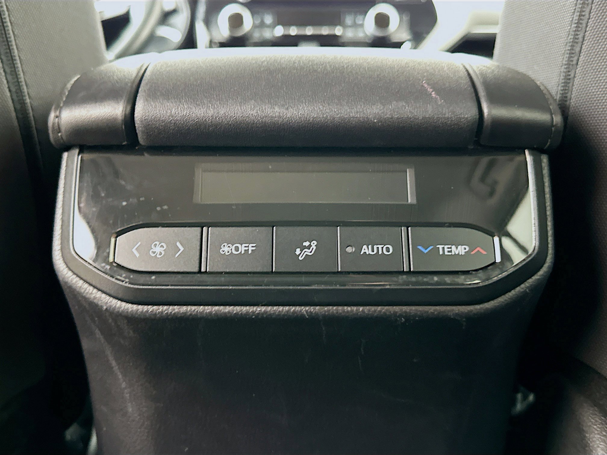 Used 2024 Toyota Highlander LE image 26