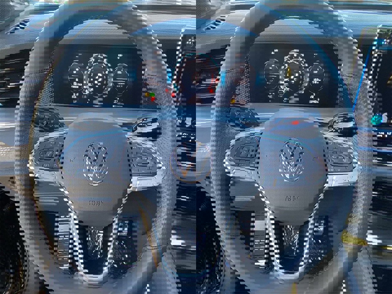 New 2026 Volkswagen Tiguan SE R-Line image 19