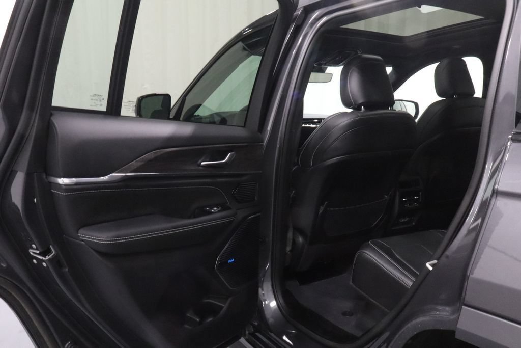 Certified 2023 Jeep Grand Cherokee Overland AWD/4WD image 15