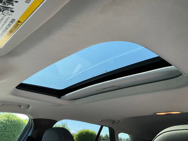 Used 2025 Chevrolet Trax LT w/ Sunroof Package image 8