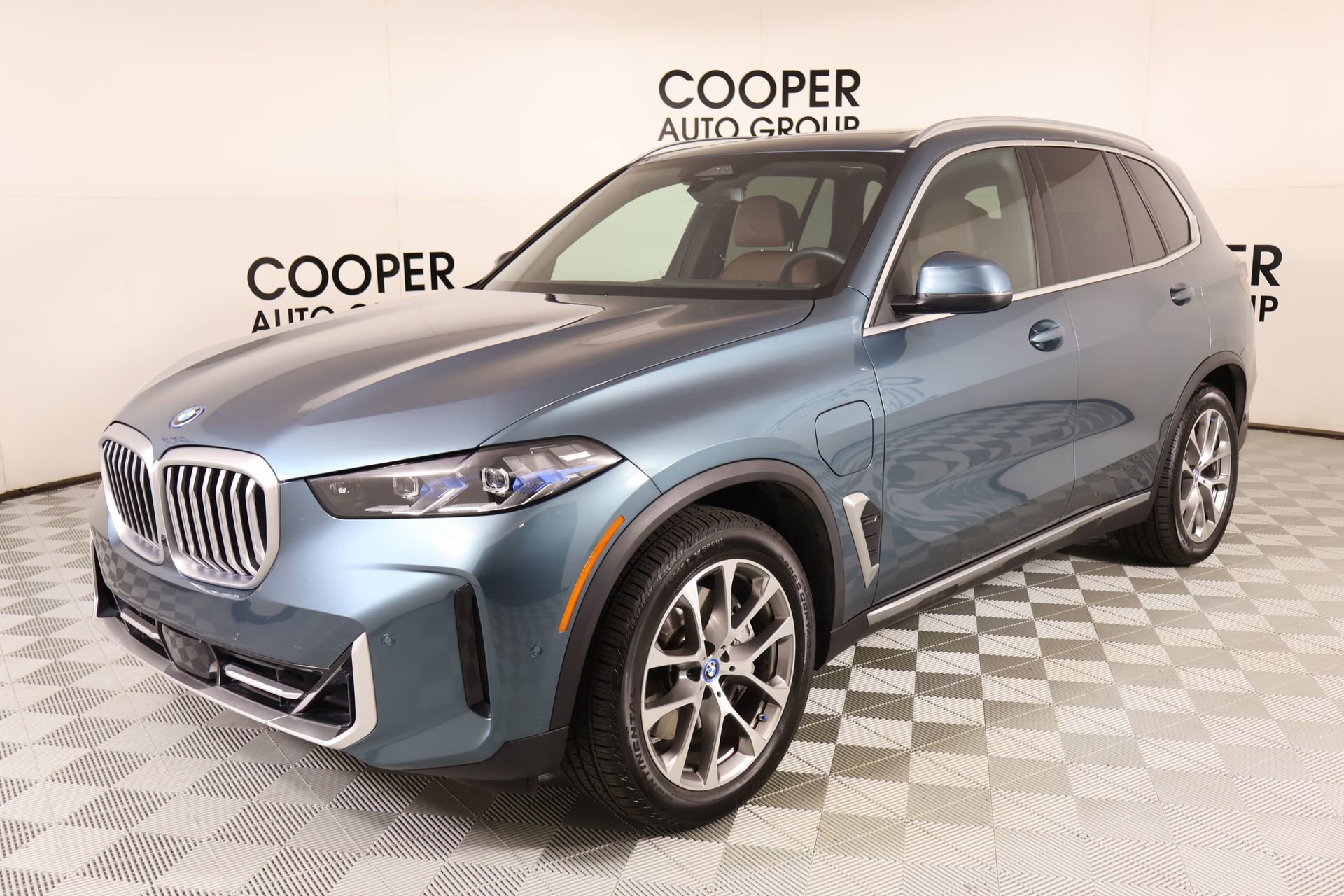 Certified 2024 BMW X5 xDrive50e w/ Premium Package AWD/4WD image 11