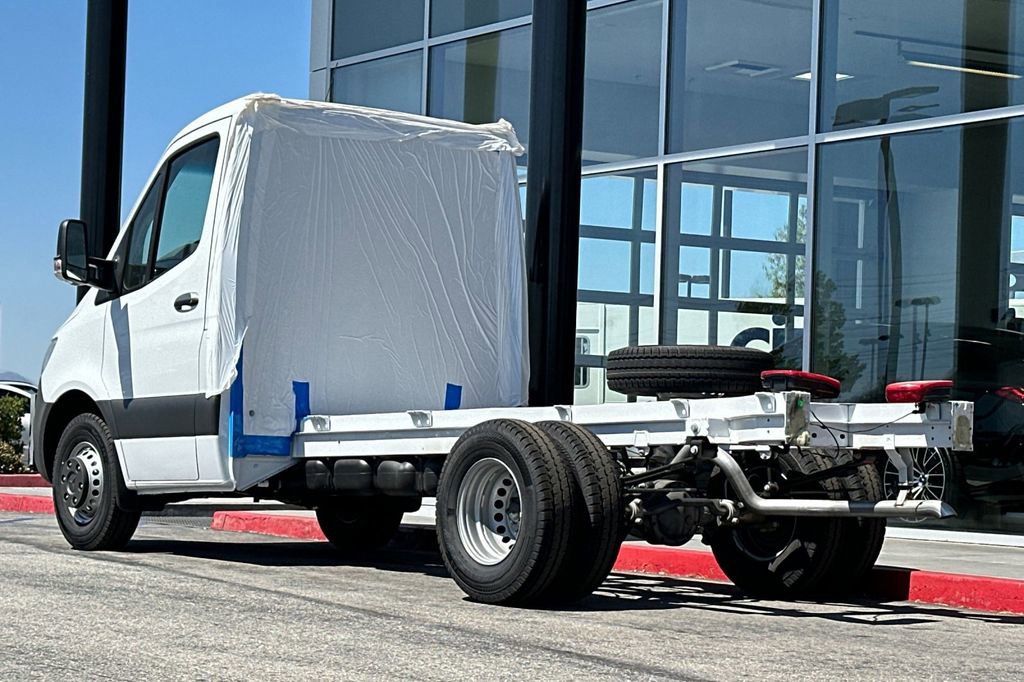 Used 2024 Mercedes-Benz Sprinter 4500 image 4