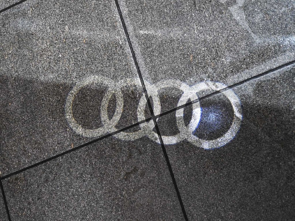 Used 2024 Audi Q8 e-tron Premium AWD/4WD image 19