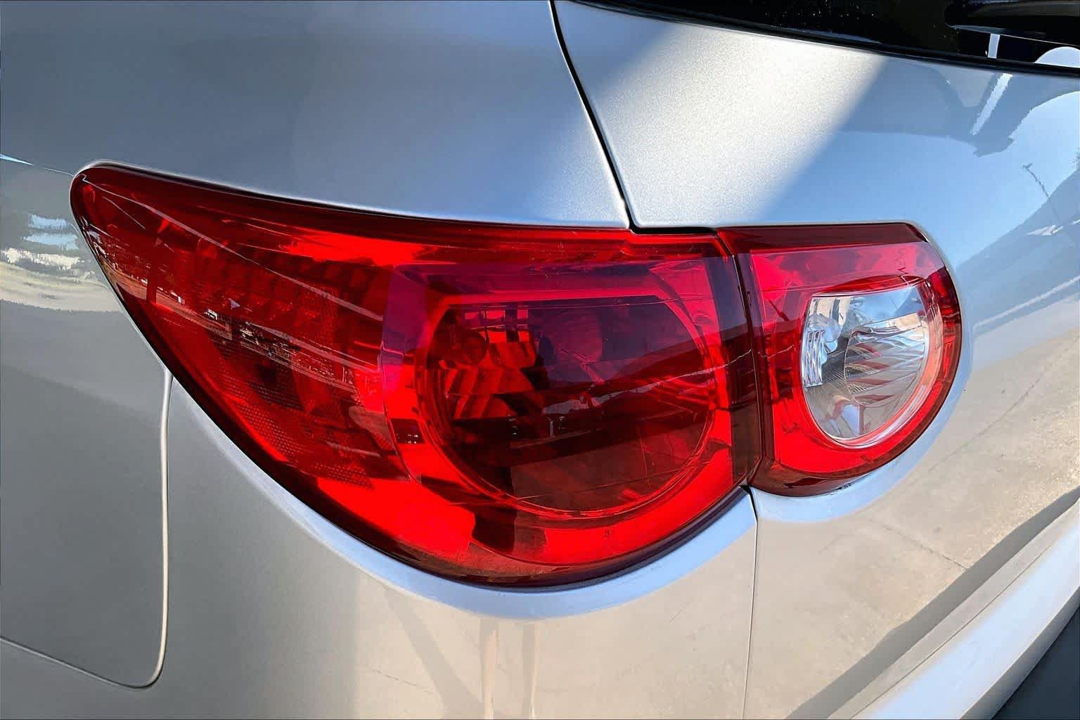 Used 2012 Chevrolet Traverse LT FWD image 27