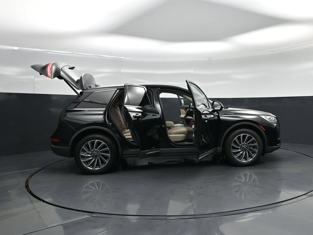 Used 2023 Lincoln Corsair Reserve w/ Equipment Group 201A FWD image 4