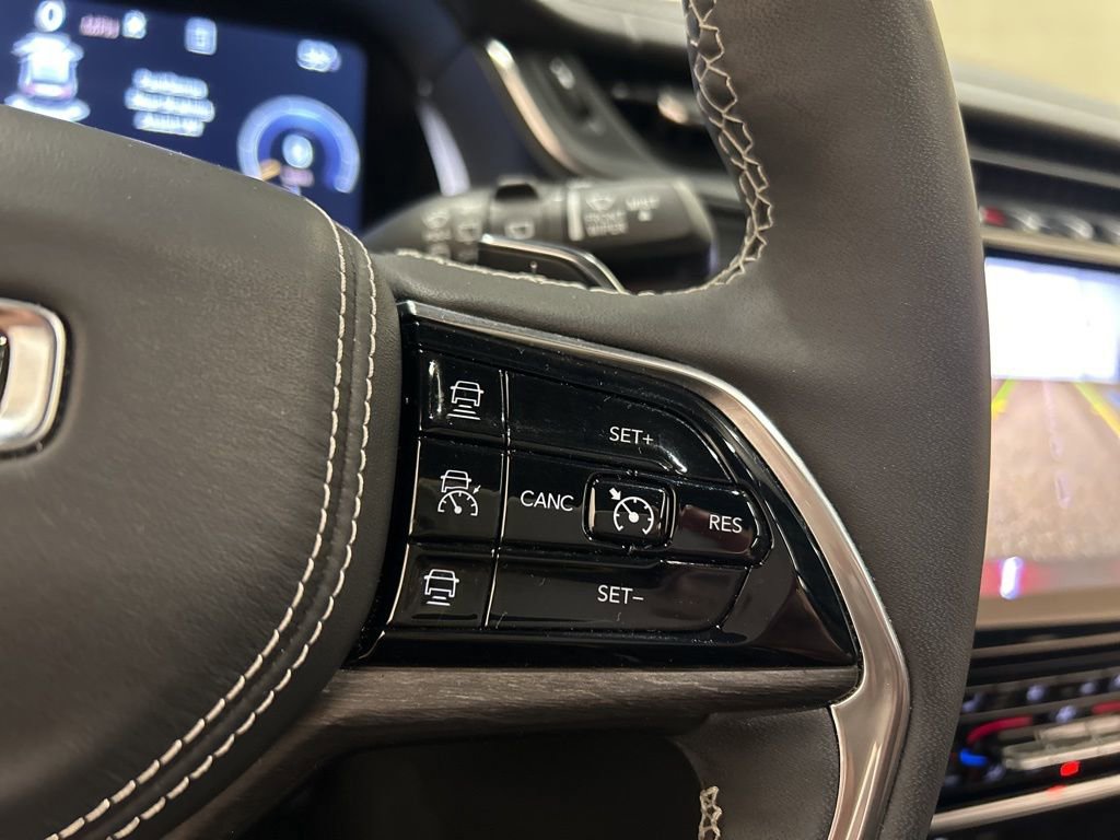 Used 2025 Jeep Grand Cherokee L Overland w/ Luxury Tech Group IV image 24