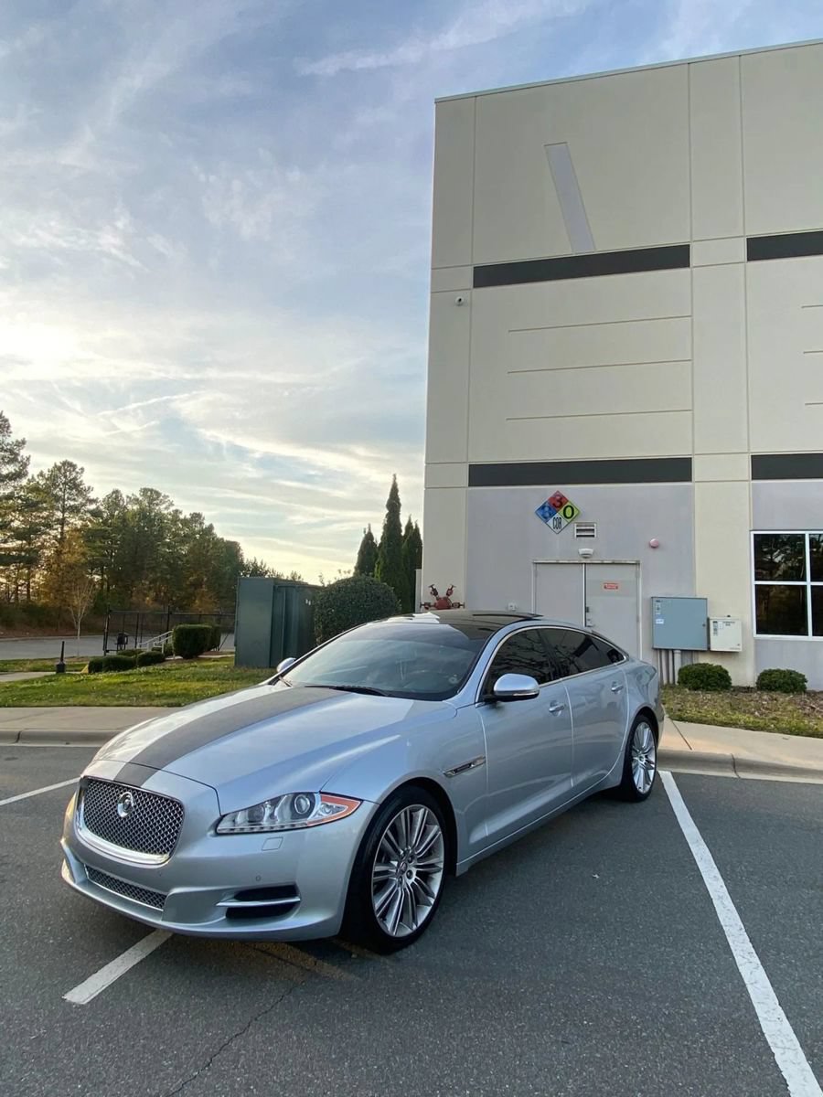 Used 2011 Jaguar XJ L Supercharged RWD image 3