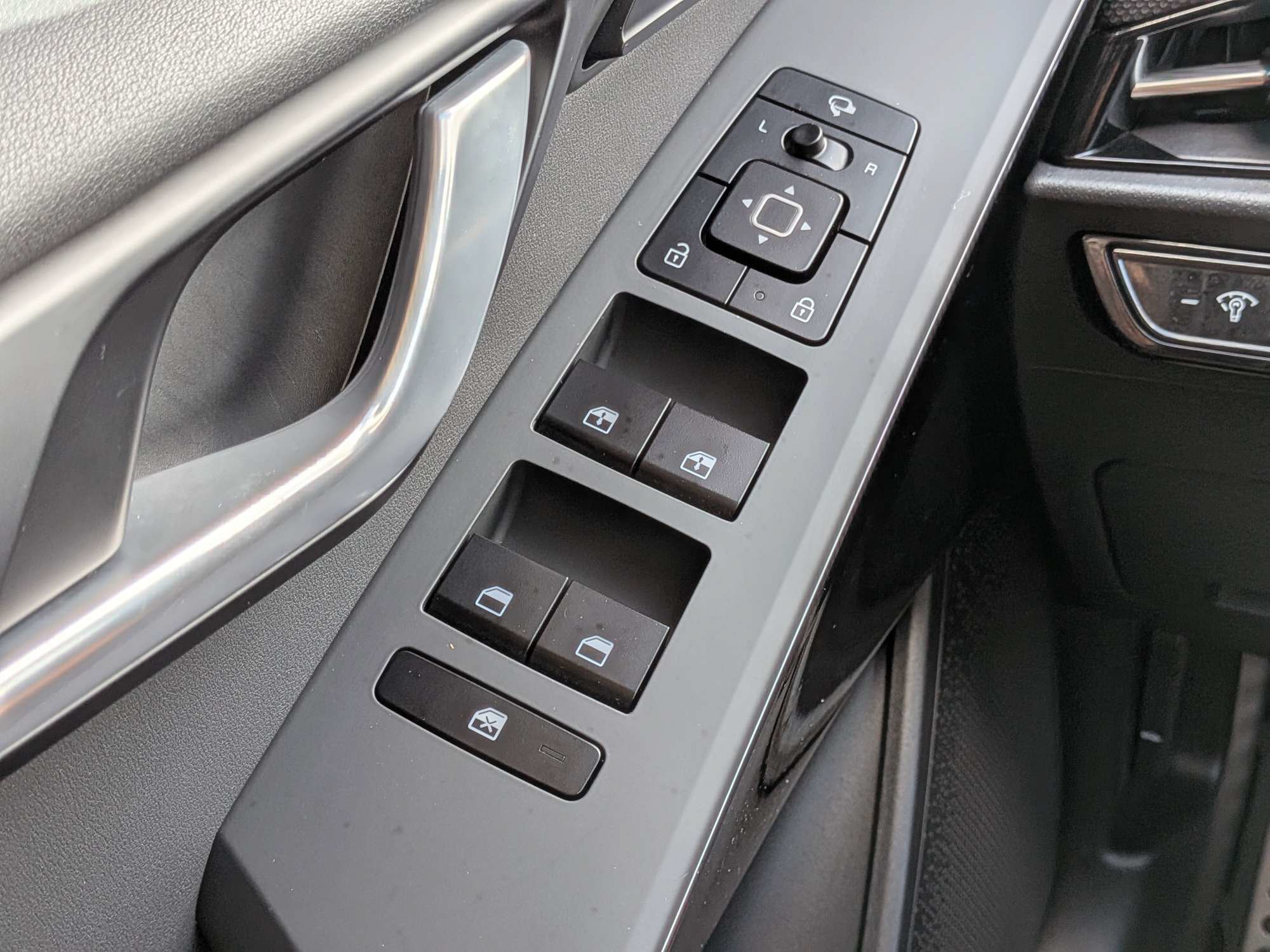 Certified 2024 Kia Niro SX Touring FWD image 32