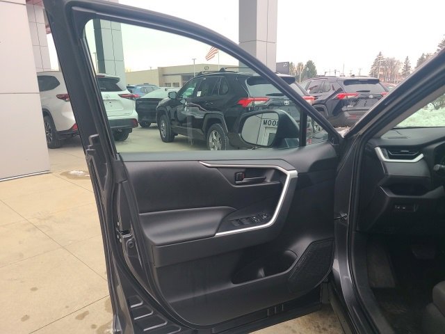 Used 2023 Toyota RAV4 LE image 17