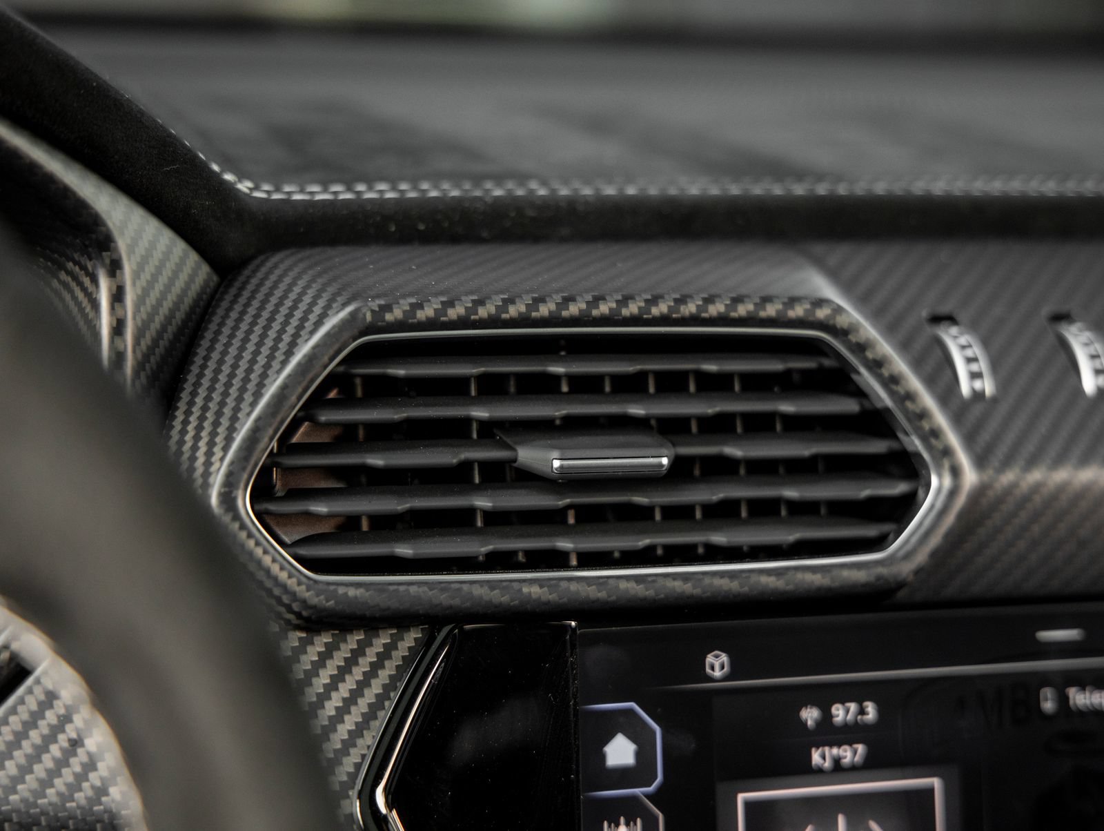 Used 2024 Lamborghini Urus Performante AWD/4WD image 40