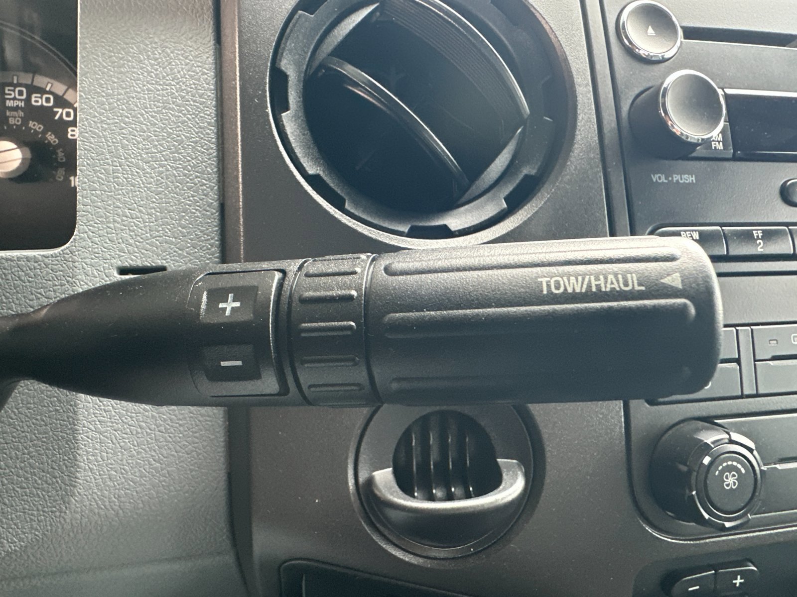 Used 2015 Ford F550 2WD Crew Cab Super Duty image 19