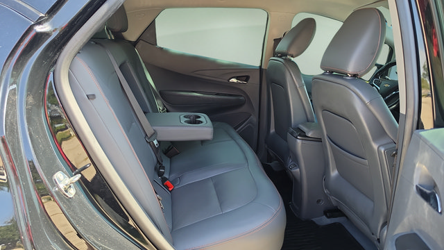Used 2020 Chevrolet Bolt Premier w/ Infotainment Package FWD image 34