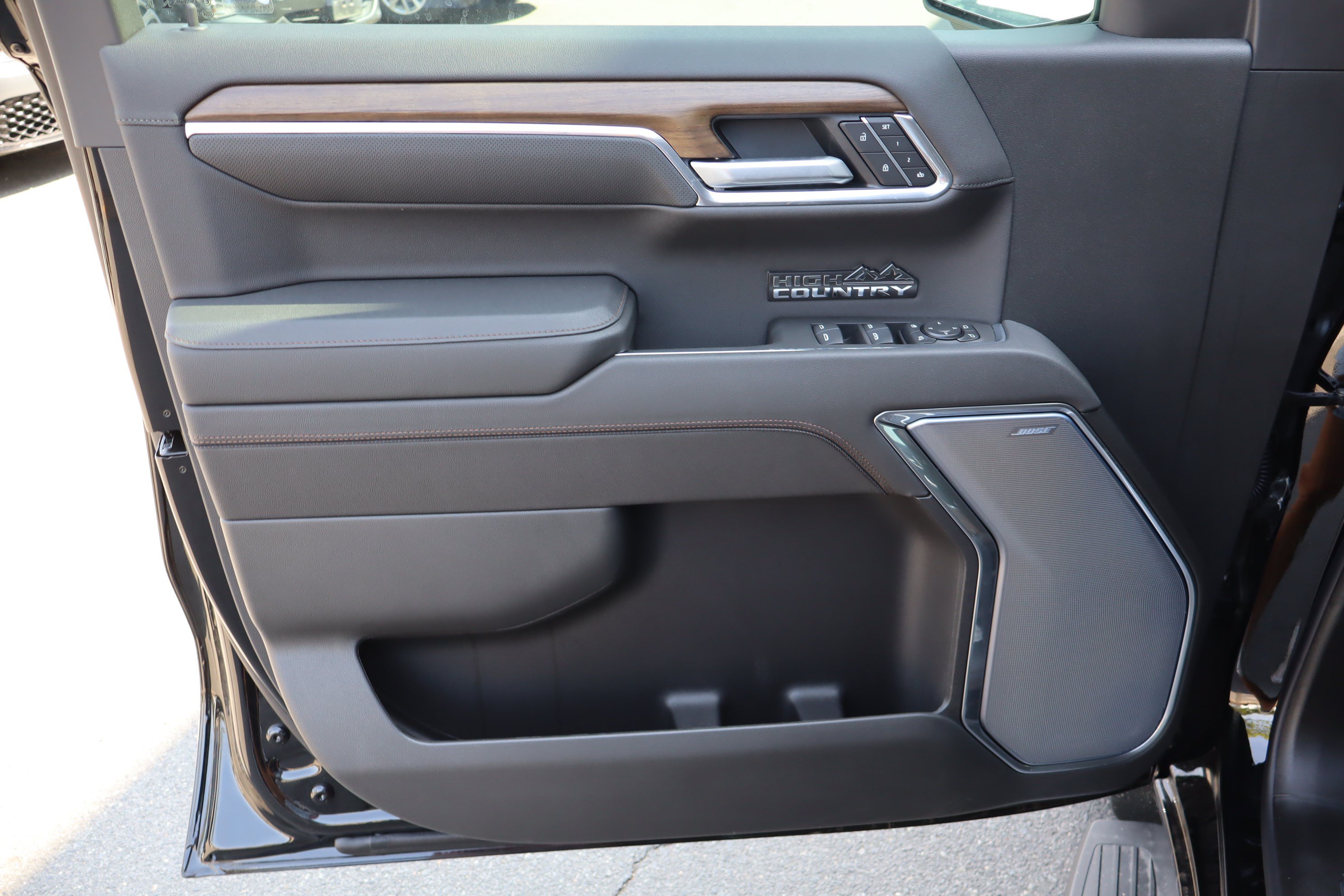 New 2026 Chevrolet Silverado 1500 High Country w/ High Country Premium Package AWD/4WD image 12