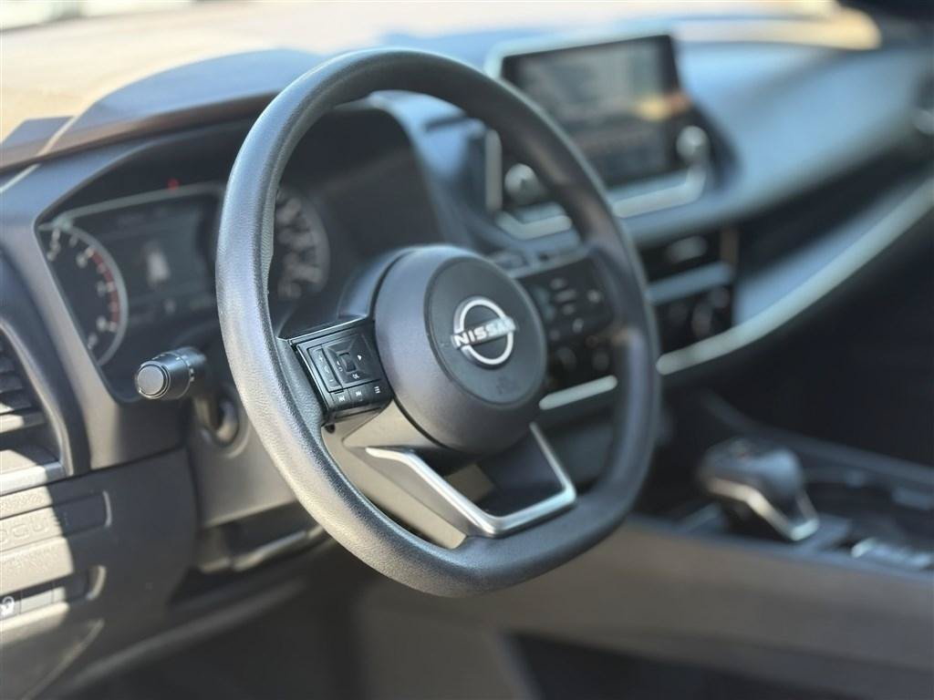 Used 2023 Nissan Rogue S AWD/4WD image 15
