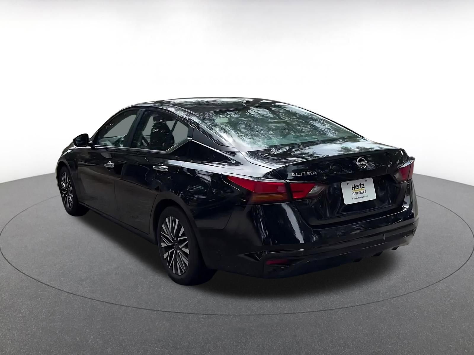 Used 2025 Nissan Altima 2.5 SV FWD image 11