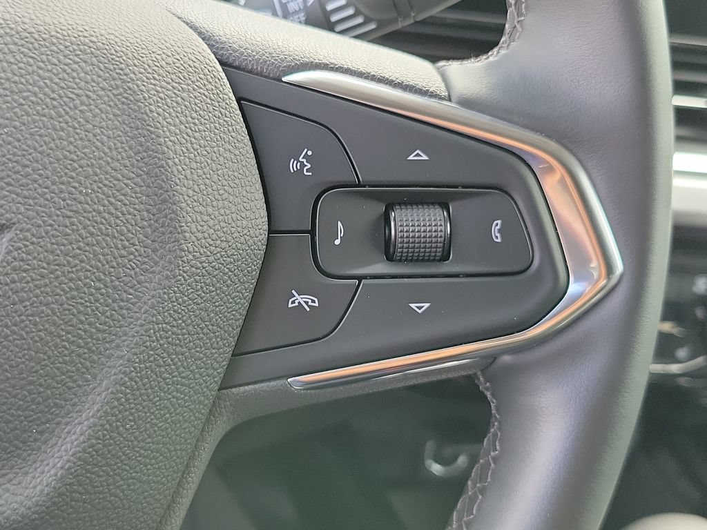 Used 2025 Chevrolet Trax LT w/ LT Convenience Package FWD image 16
