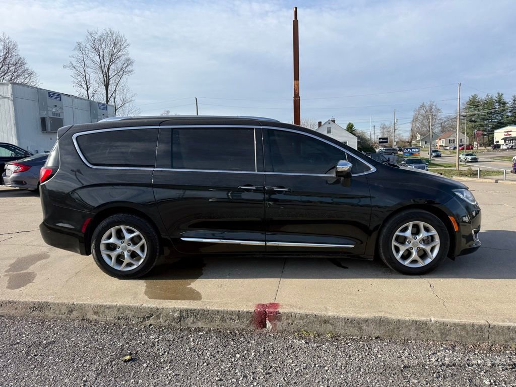 Used 2020 Chrysler Pacifica Limited image 5