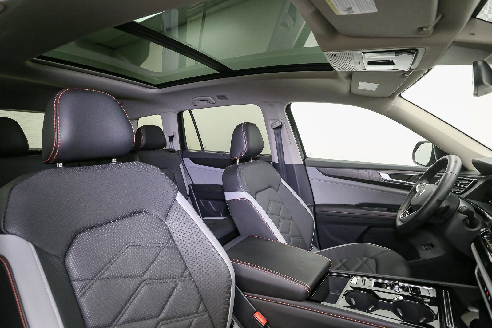 Certified 2025 Volkswagen Atlas Peak Edition SE AWD/4WD image 22