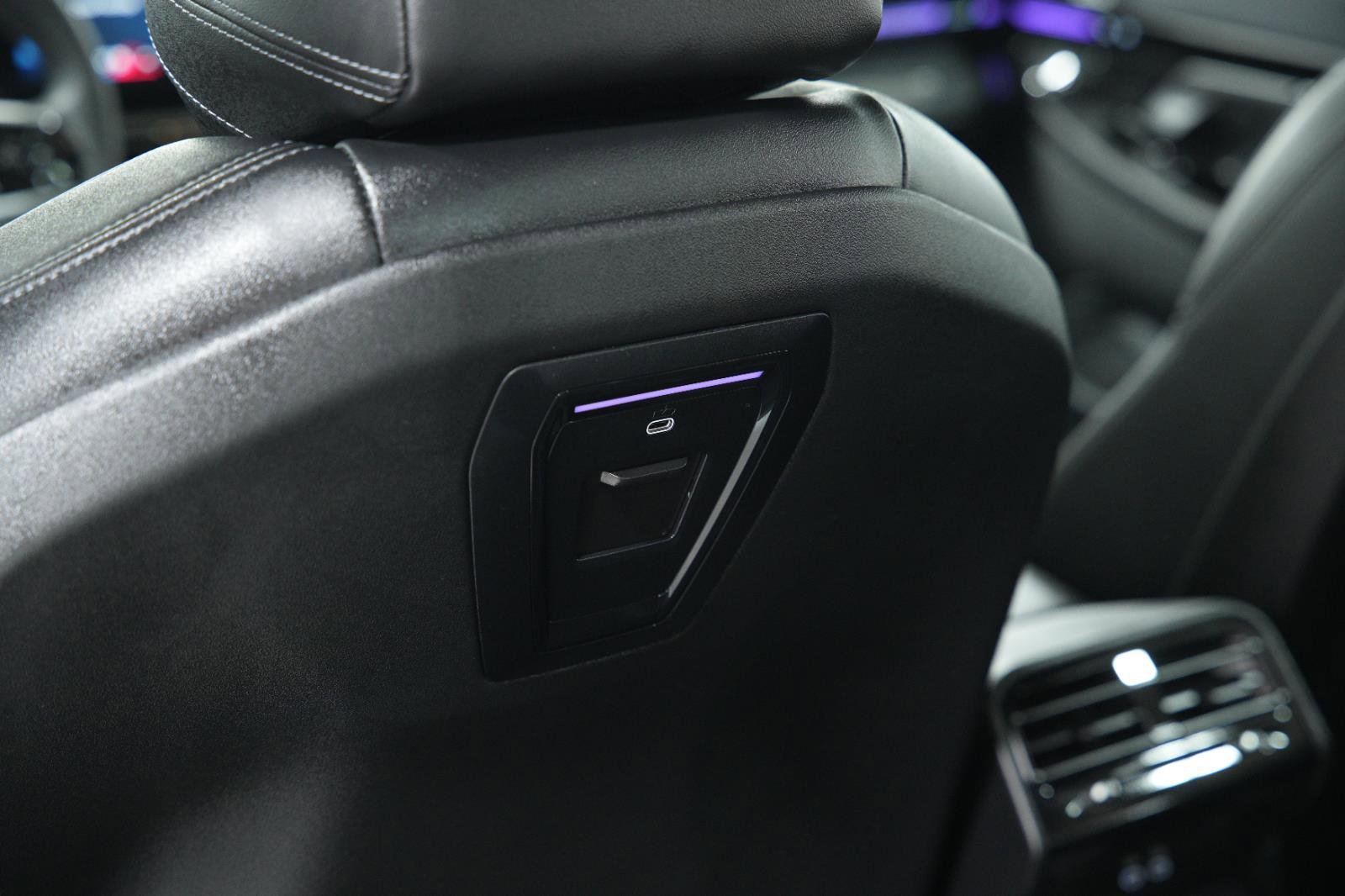 Used 2026 BMW 530i xDrive w/ Premium Package image 21