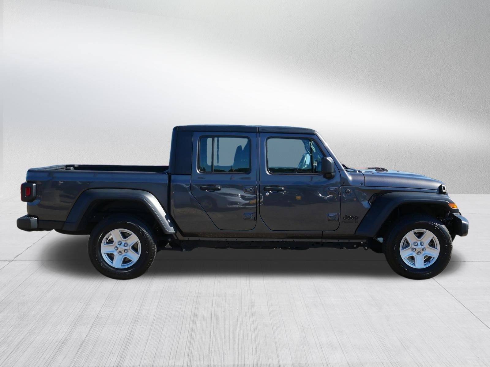 Used 2025 Jeep Gladiator Sport AWD/4WD image 8
