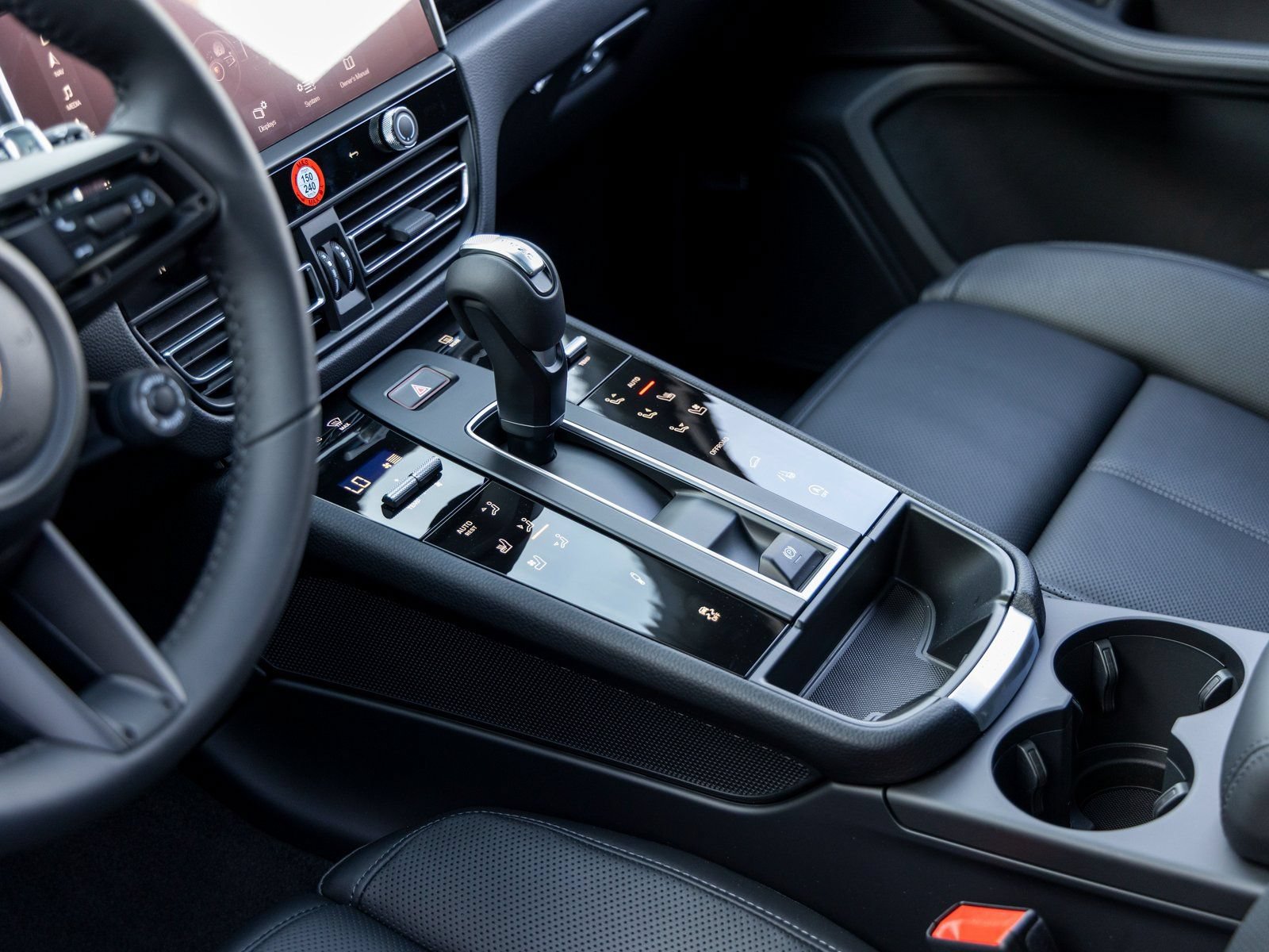 New 2026 Porsche Macan Turbo AWD/4WD image 38