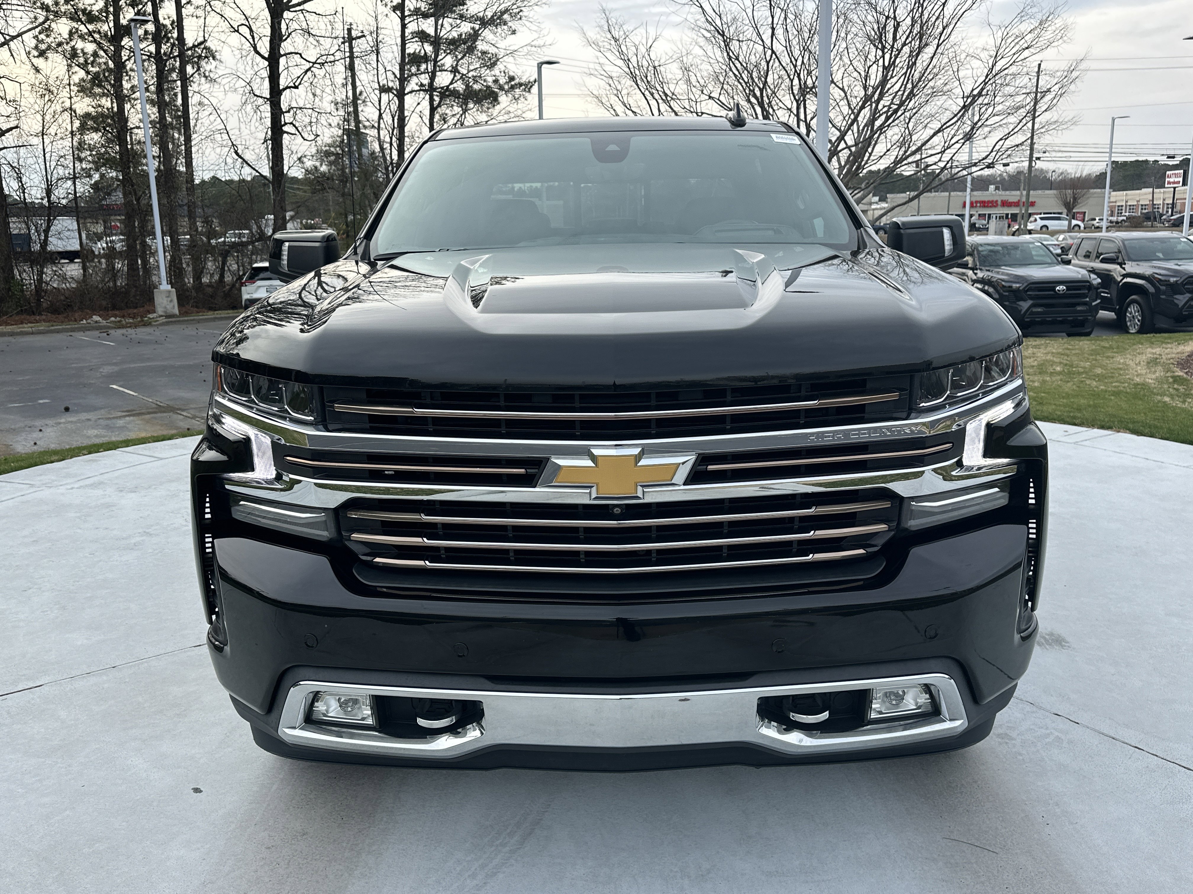 Used 2021 Chevrolet Silverado 1500 High Country w/ Technology Package image 3