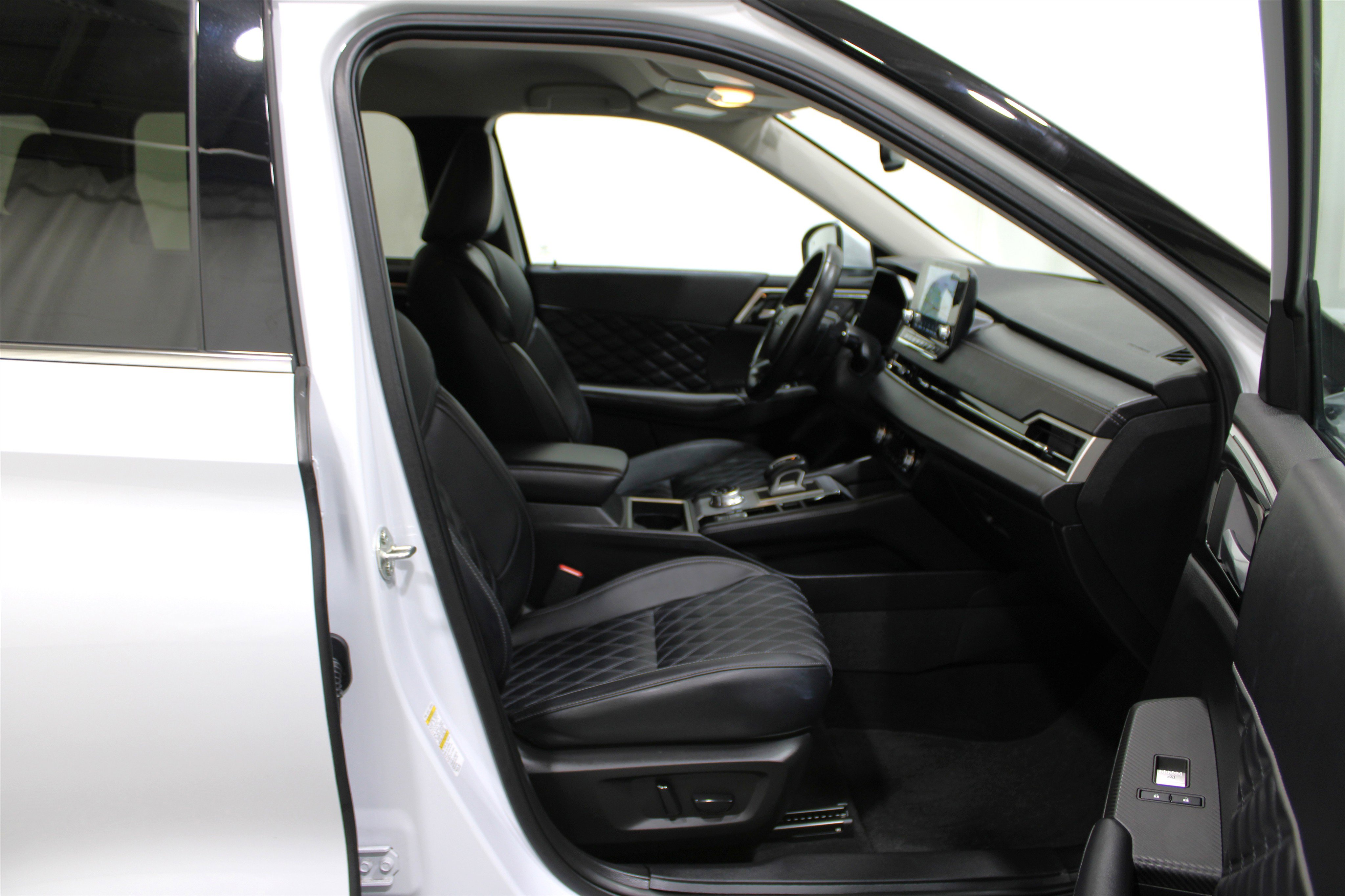 Used 2024 Mitsubishi Outlander SEL image 34