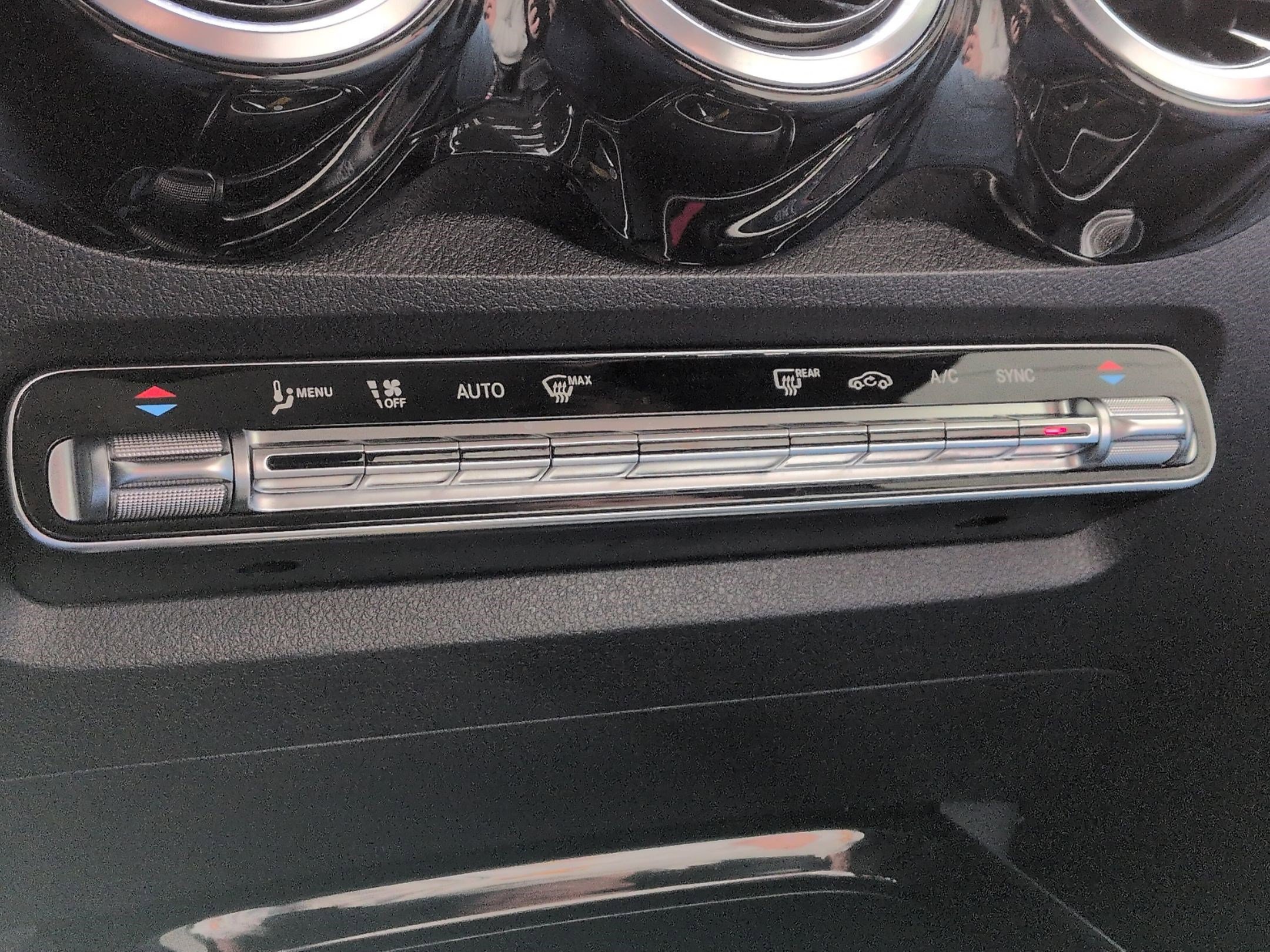 Certified 2023 Mercedes-Benz GLB 250 4MATIC w/ Premium Package image 22