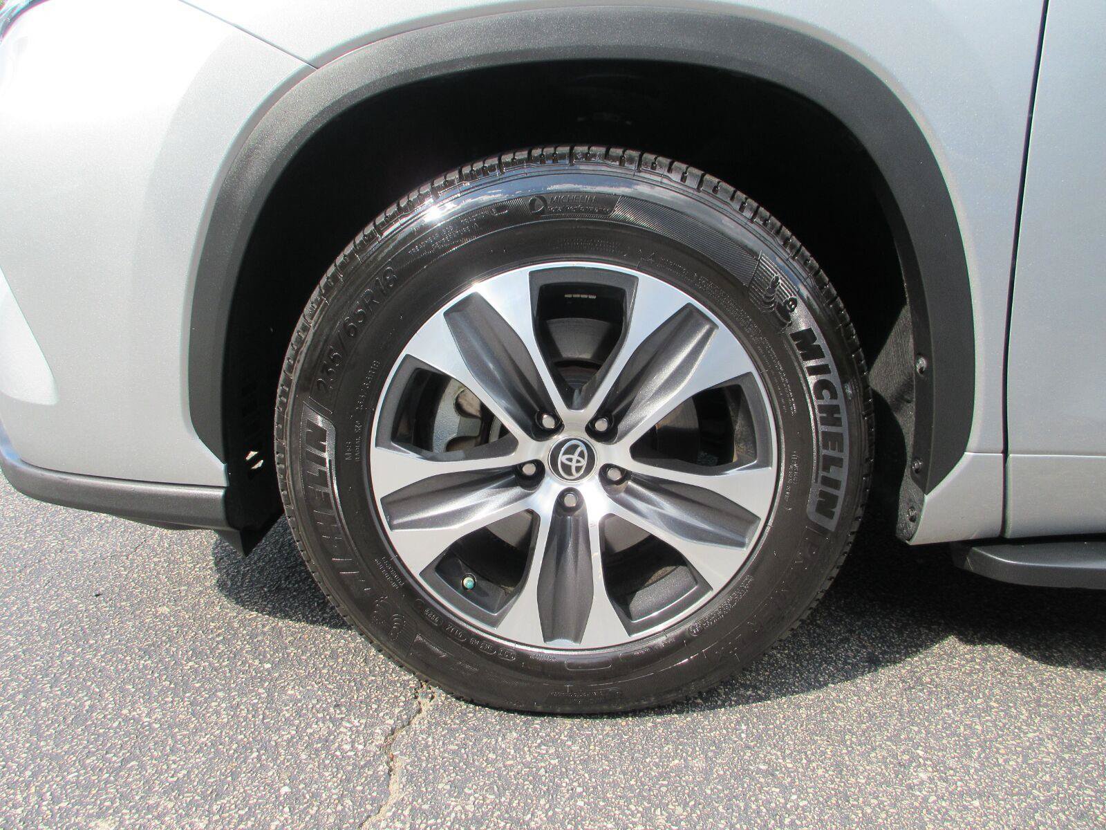 Used 2023 Toyota Highlander XLE FWD image 21