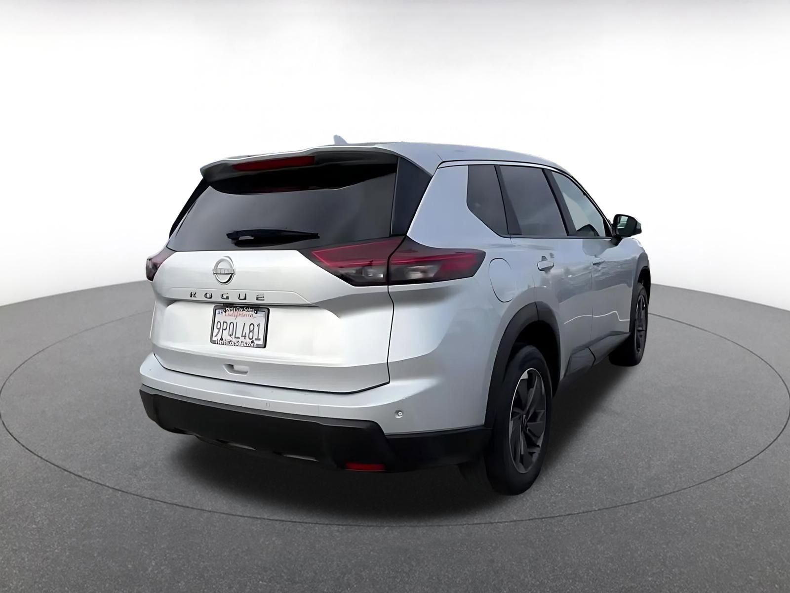 Used 2025 Nissan Rogue SV FWD image 14