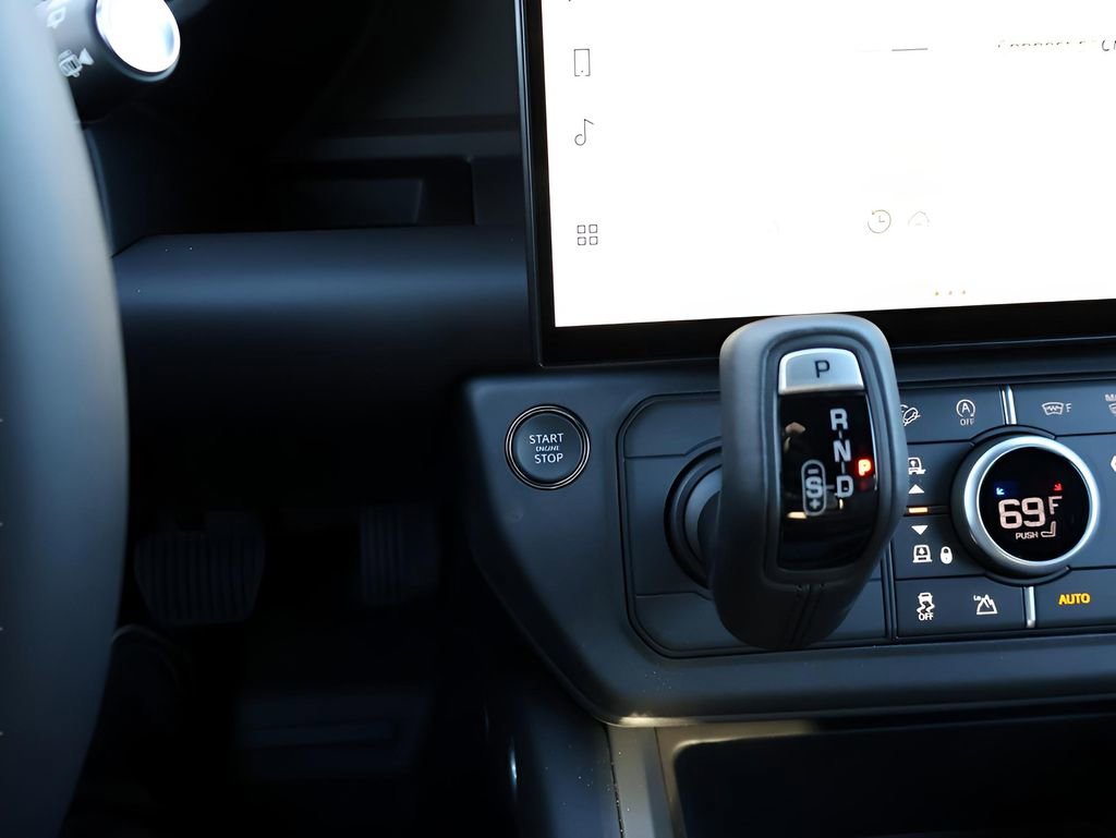 New 2026 Land Rover Defender 110 X-Dynamic SE image 27