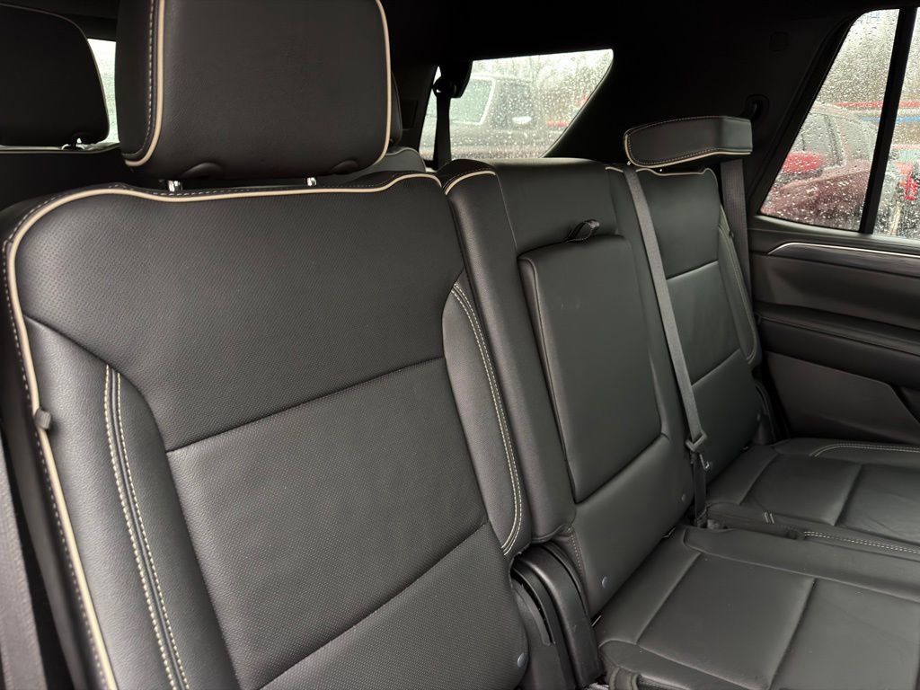Used 2024 GMC Yukon SLT AWD/4WD image 35