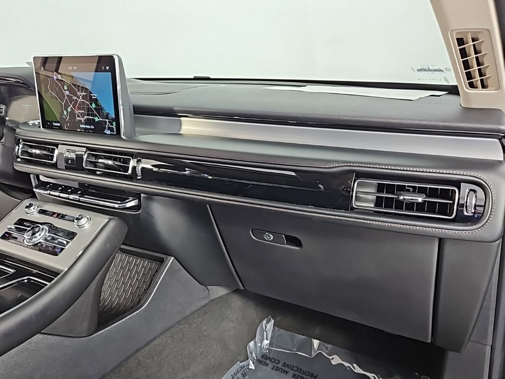 Used 2023 Lincoln Aviator AWD w/ Premium Package image 14