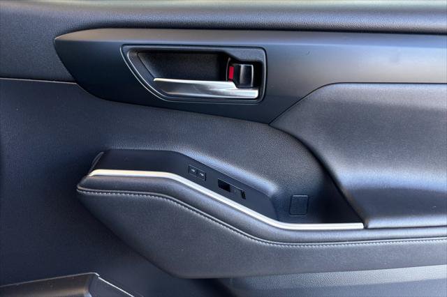 Certified 2021 Toyota Highlander XSE FWD image 20
