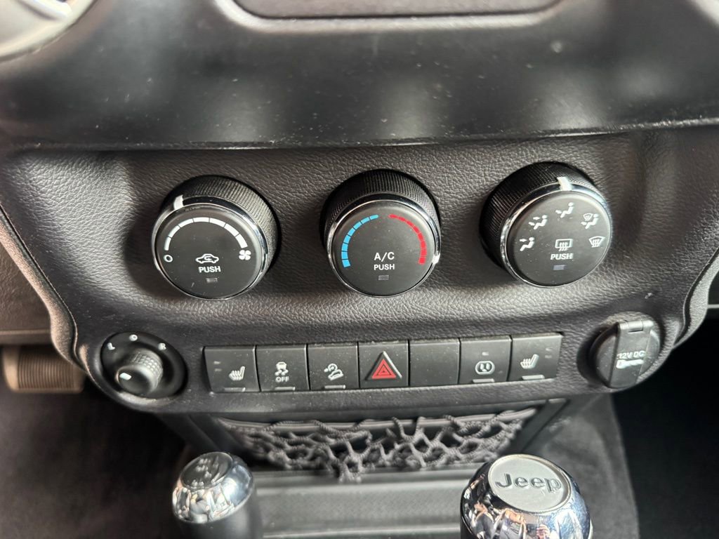 Used 2018 Jeep Wrangler Unlimited Sahara image 27