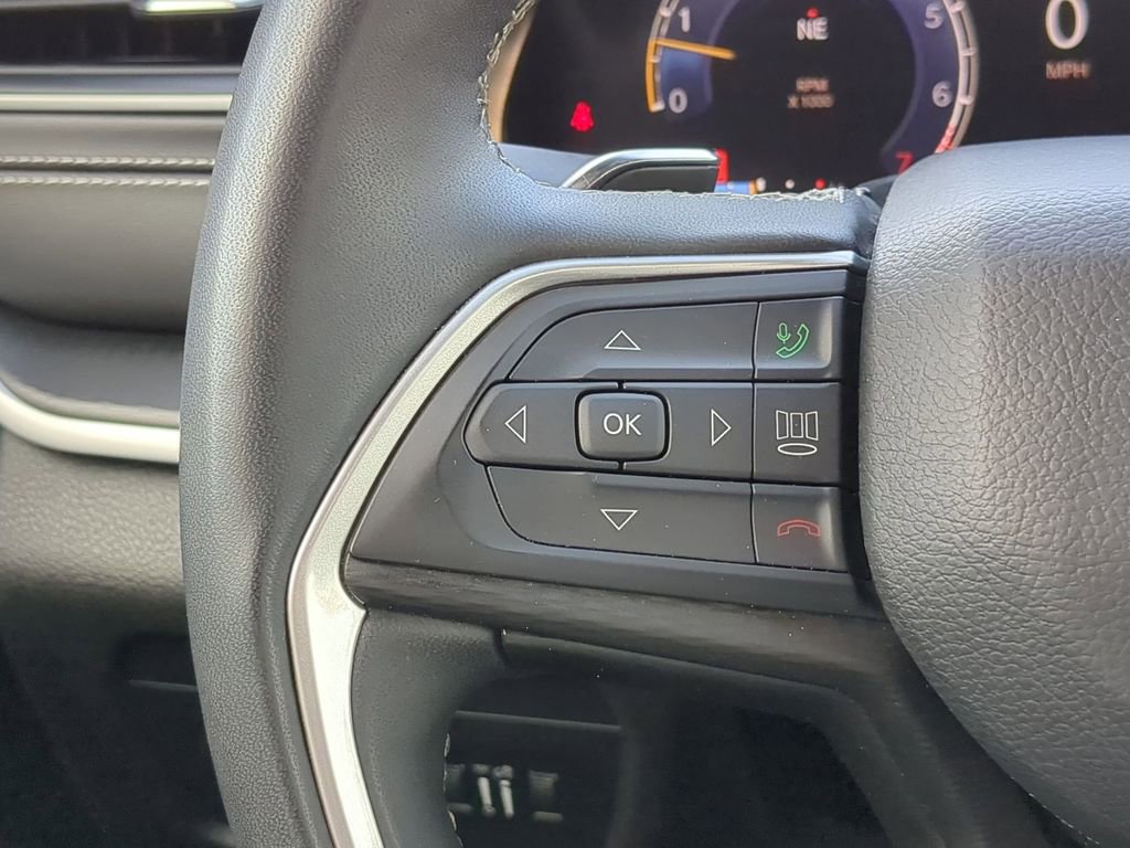 Used 2024 Jeep Grand Cherokee L Laredo image 20