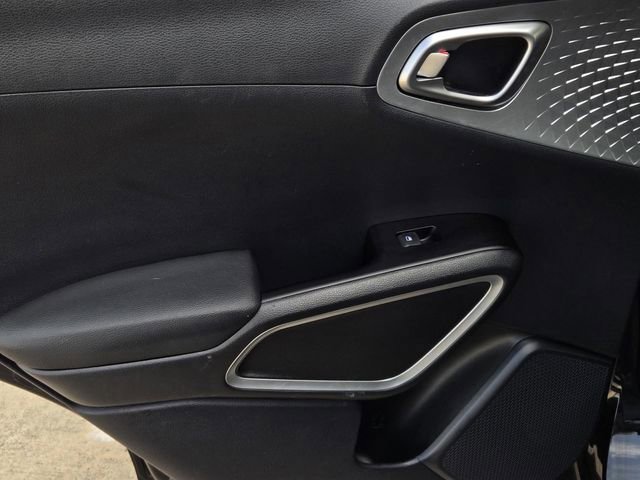 Used 2025 Kia Soul LX image 10