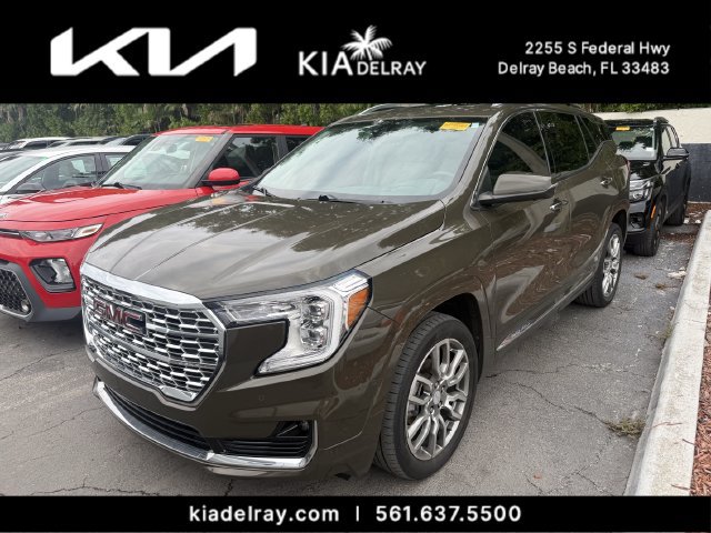 Used 2024 GMC Terrain Denali w/ Denali Premium Package AWD/4WD image 9