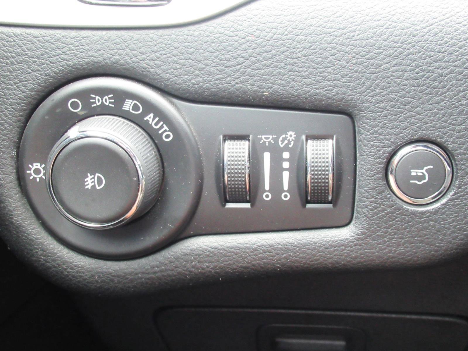 Used 2014 Jeep Cherokee Latitude w/ Comfort/Convenience Group FWD image 20
