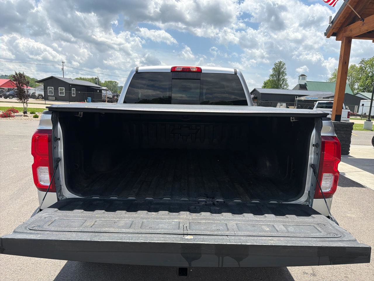 Used 2018 Chevrolet Silverado 1500 LTZ Z71 w/ LTZ Plus Package AWD/4WD image 21