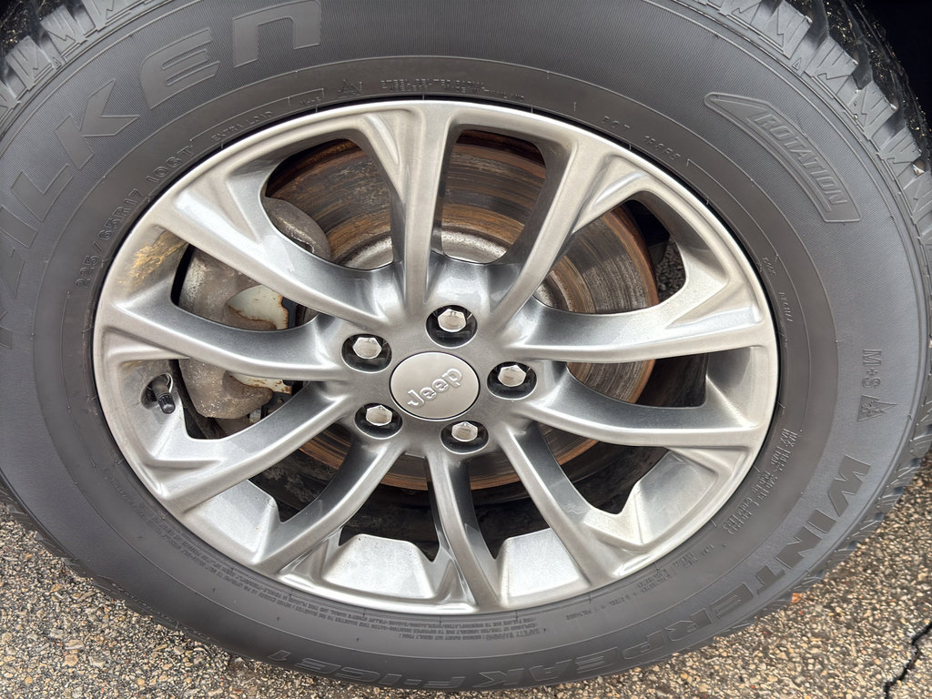 Used 2021 Jeep Cherokee Latitude Lux w/ Comfort/Convenience Group image 9