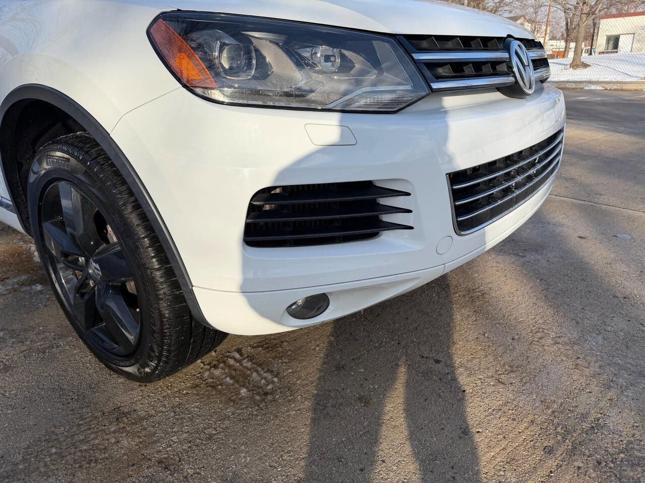 Used 2013 Volkswagen Touareg Sport image 14