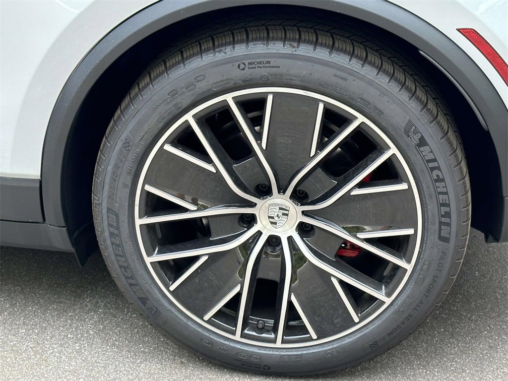 New 2025 Porsche Macan 4S Electric image 12