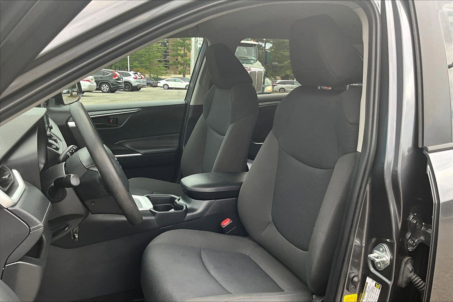 Used 2021 Toyota RAV4 LE AWD/4WD image 26