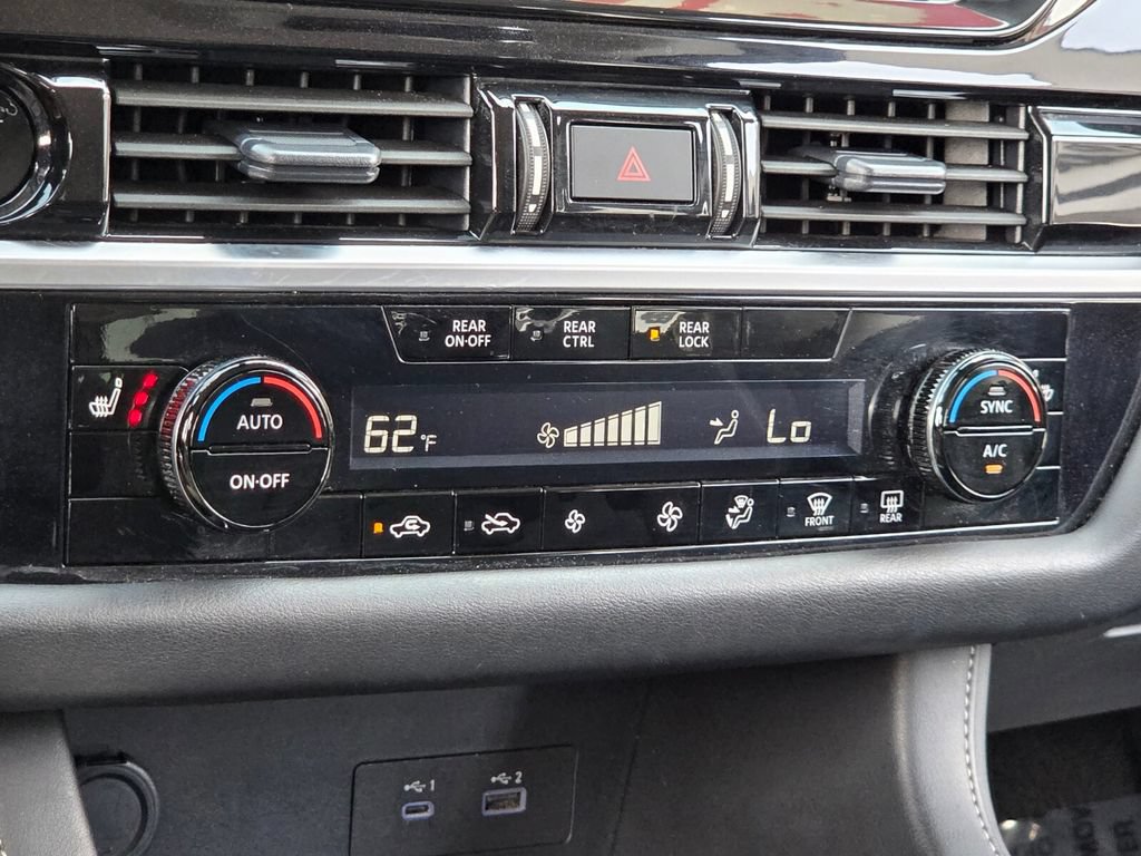 Used 2025 Nissan Pathfinder SV AWD/4WD image 24