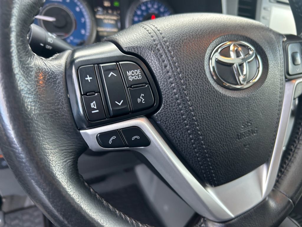Used 2019 Toyota Sienna XLE FWD image 17