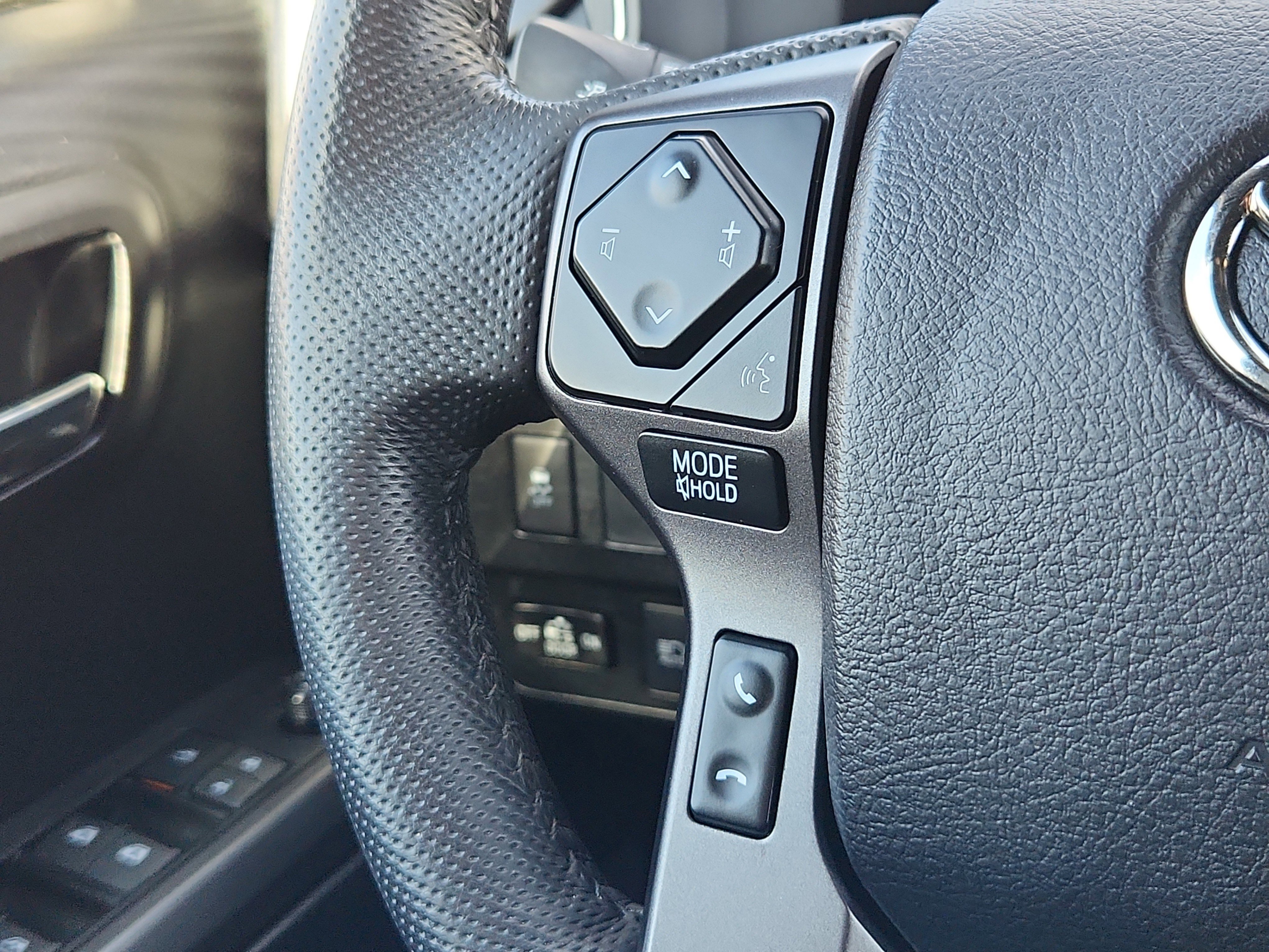 Used 2022 Toyota Tacoma TRD Off-Road w/ Technology Package image 17