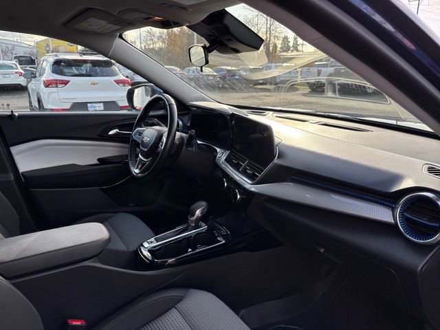 Used 2024 Chevrolet Trax LT w/ Driver Confidence Package image 29